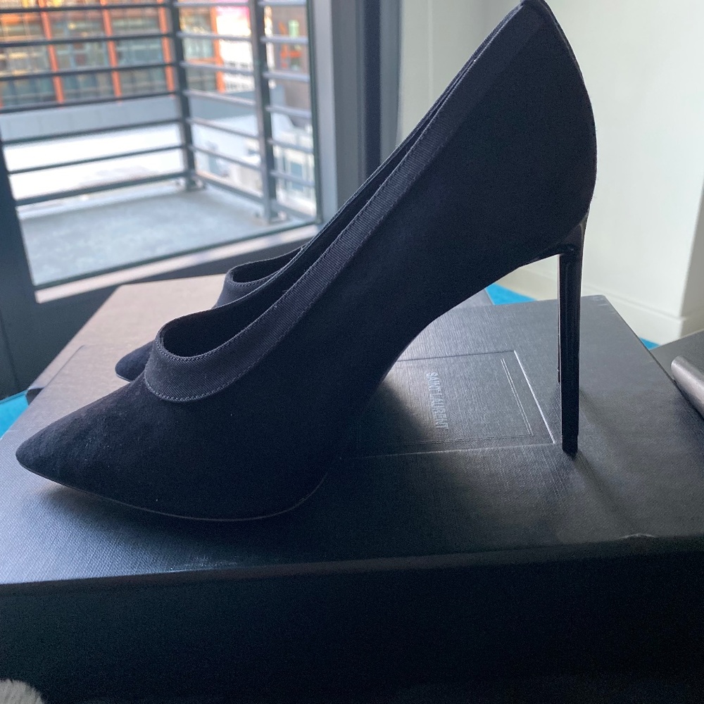 Authentic Brand new Black Suede Saint Laurent pumps